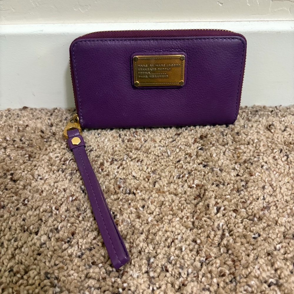 Marc by Marc Jacobs Classic Q Wingman Wristlet Wallet Purple Pebbled Leather